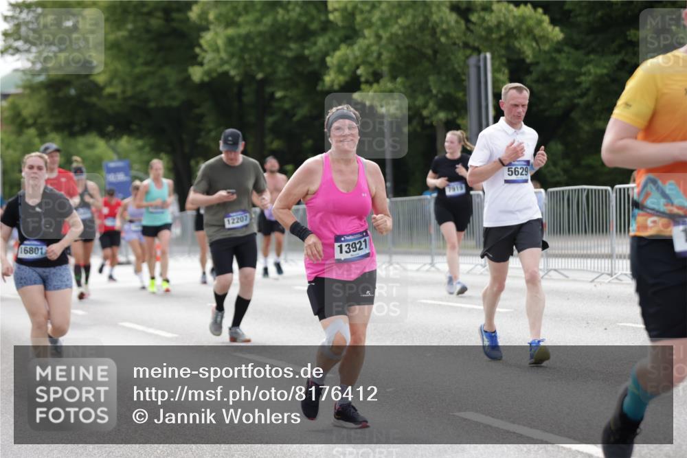29.06.2025 - hella hamburg halbmarathon Jannik Wohlers http://msf.ph/oto/8176412 29.06.2025 10:22:26 Lombardsbrücke 1029, 1853, 2294, 2766, 3003, 3029, 3034, 3600, 3601, 5223, 5343, 5629, 7188, 7190, 7266, 7529, 7925, 9256, 10086, 10205, 10826, 11665, 12190, 13921, 14525, 14633, 14801, 15469, 15870, 16565, 16566, 16618, 16801, 16863, 17657 meine-sportfotos.de