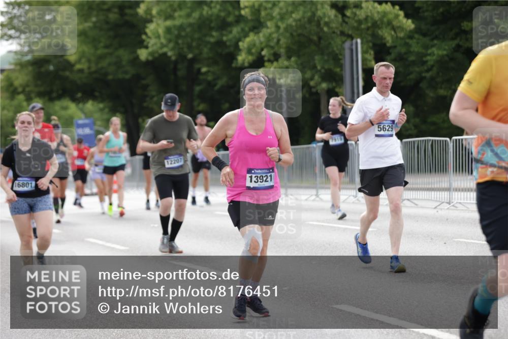 29.06.2025 - hella hamburg halbmarathon Jannik Wohlers http://msf.ph/oto/8176451 29.06.2025 10:22:26 Lombardsbrücke 1029, 1853, 2294, 2766, 3003, 3029, 3034, 3600, 3601, 5223, 5343, 5629, 7188, 7190, 7266, 7529, 7925, 9256, 10086, 10205, 10826, 11665, 12190, 13921, 14525, 14633, 14801, 15469, 15870, 16565, 16566, 16618, 16801, 16863, 17657 meine-sportfotos.de