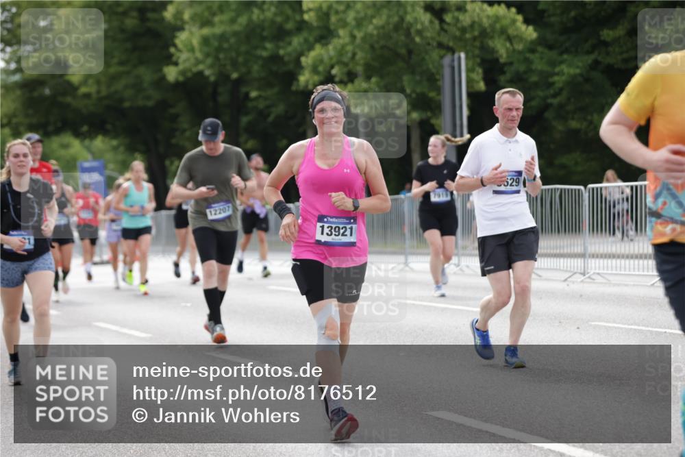 29.06.2025 - hella hamburg halbmarathon Jannik Wohlers http://msf.ph/oto/8176512 29.06.2025 10:22:26 Lombardsbrücke 1029, 1853, 2294, 2766, 3003, 3029, 3034, 3600, 3601, 5223, 5343, 5629, 7188, 7190, 7266, 7529, 7925, 9256, 10086, 10205, 10826, 11665, 12190, 13921, 14525, 14633, 14801, 15469, 15870, 16565, 16566, 16618, 16801, 16863, 17657 meine-sportfotos.de