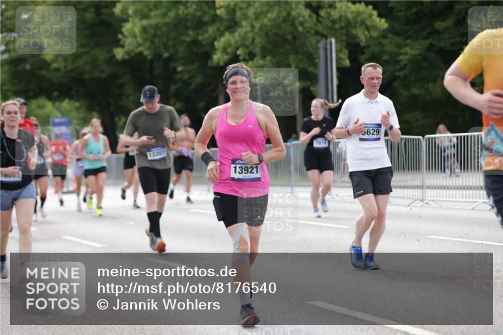 29.06.2025 - hella hamburg halbmarathon Jannik Wohlers http://msf.ph/oto/8176540 29.06.2025 10:22:26 Lombardsbrücke 1029, 1853, 2294, 2766, 3003, 3029, 3034, 3600, 3601, 5223, 5343, 5629, 7188, 7190, 7266, 7529, 7925, 9256, 10086, 10205, 10826, 11665, 12190, 13921, 14525, 14633, 14801, 15469, 15870, 16565, 16566, 16618, 16801, 16863, 17657 meine-sportfotos.de