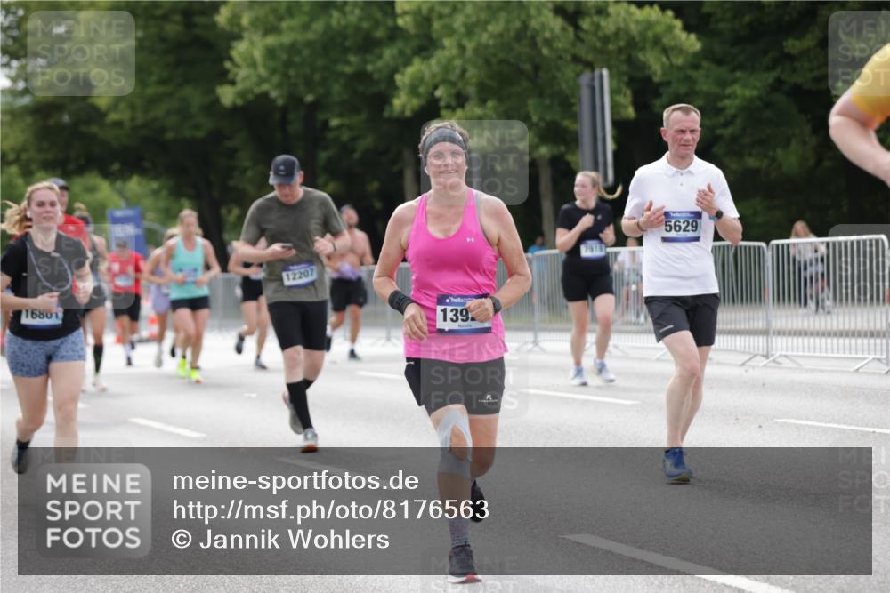 29.06.2025 - hella hamburg halbmarathon Jannik Wohlers http://msf.ph/oto/8176563 29.06.2025 10:22:26 Lombardsbrücke 1029, 1853, 2294, 2766, 3003, 3029, 3034, 3600, 3601, 5223, 5343, 5629, 7188, 7190, 7266, 7529, 7925, 9256, 10086, 10205, 10826, 11665, 12190, 13921, 14525, 14633, 14801, 15469, 15870, 16565, 16566, 16618, 16801, 16863, 17657 meine-sportfotos.de