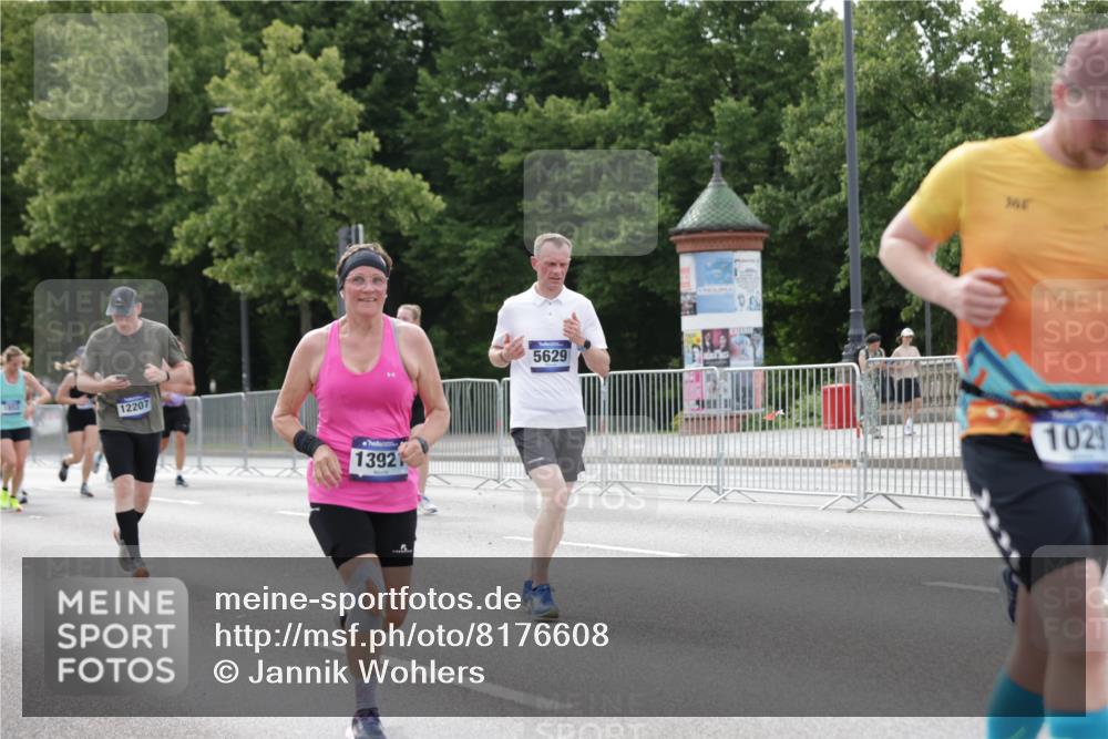 29.06.2025 - hella hamburg halbmarathon Jannik Wohlers http://msf.ph/oto/8176608 29.06.2025 10:22:27 Lombardsbrücke 1029, 1853, 2294, 2766, 3003, 3029, 3034, 3600, 3601, 5223, 5343, 5629, 7188, 7190, 7266, 7529, 7925, 9256, 9913, 10205, 10826, 11665, 12190, 13921, 14525, 14633, 14801, 15469, 15870, 16565, 16566, 16618, 16801, 16863, 17657 meine-sportfotos.de