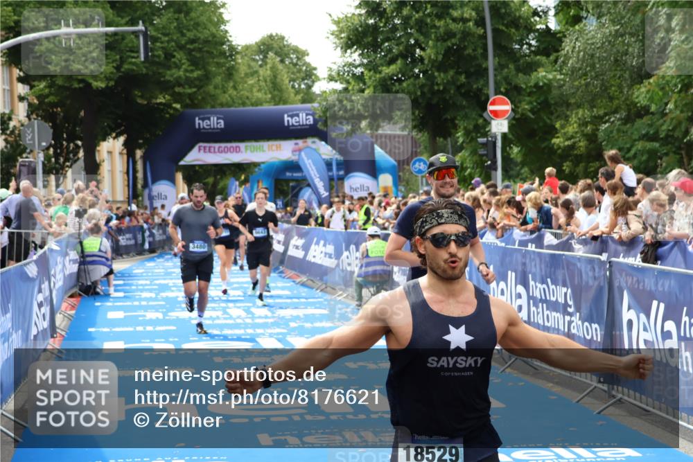 29.06.2025 - hella hamburg halbmarathon Zöllner http://msf.ph/oto/8176621 29.06.2025 10:38:00 Ziel 3480, 3530, 7229, 9643, 10793, 11952, 12915, 13900, 15303, 16698, 18103, 18529 meine-sportfotos.de