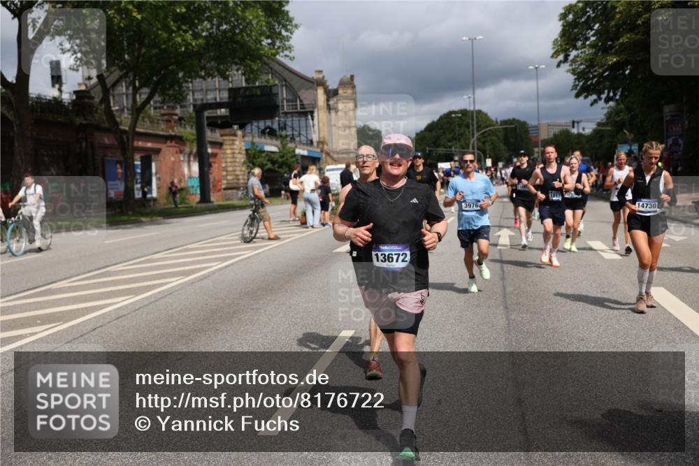 29.06.2025 - hella hamburg halbmarathon Yannick Fuchs http://msf.ph/oto/8176722 29.06.2025 10:41:58 20KM 51, 1604, 1613, 1696, 2284, 2708, 2839, 2864, 2869, 2953, 3976, 4377, 4528, 5022, 6009, 6134, 6168, 6716, 7599, 7962, 8234, 8693, 8927, 9544, 9626, 10969, 10988, 11283, 12679, 12685, 12870, 13007, 13672, 13948, 14618, 14619, 14730, 15333, 15350, 15478, 15479, 17172, 17451, 17905, 17915, 17979, 18104, 18430, 18758, 18856, 18922, 18974, 19181 meine-sportfotos.de