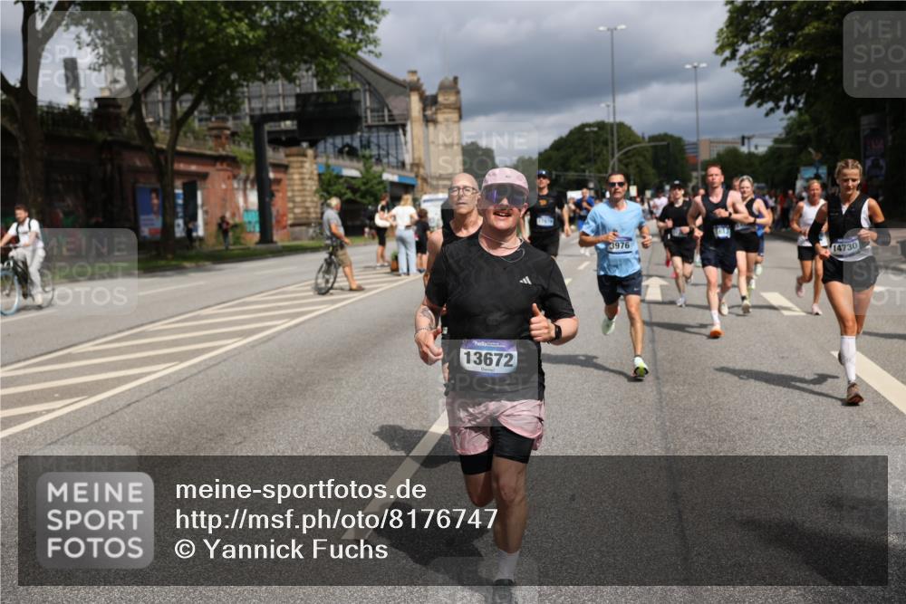 29.06.2025 - hella hamburg halbmarathon Yannick Fuchs http://msf.ph/oto/8176747 29.06.2025 10:41:59 20KM 51, 1604, 1613, 1696, 2284, 2708, 2839, 2864, 2869, 2953, 3976, 4377, 4528, 4601, 5022, 6009, 6134, 6168, 7599, 7962, 8234, 8927, 9544, 9626, 10969, 10988, 11283, 12679, 12685, 12870, 13007, 13672, 13948, 14618, 14619, 14730, 15333, 15350, 15478, 15479, 17172, 17451, 17905, 17915, 17979, 18104, 18430, 18758, 18856, 18922, 18974, 19181 meine-sportfotos.de
