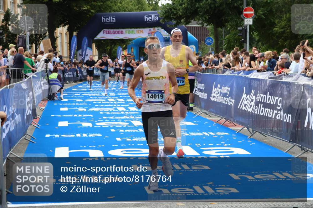 29.06.2025 - hella hamburg halbmarathon Zöllner http://msf.ph/oto/8176764 29.06.2025 10:27:30 Ziel 4678, 9804, 13941, 14019, 15576, 18567, 19114 meine-sportfotos.de