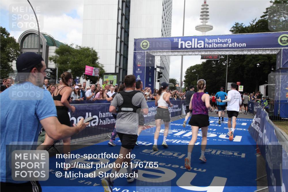 29.06.2025 - hella hamburg halbmarathon Michael Strokosch http://msf.ph/oto/8176765 29.06.2025 11:46:30 Ziel 1586, 2537, 5224, 5549, 5654, 7124, 7240, 8065, 8107, 10202, 10888, 11923, 12343, 14170, 17170, 17541, 18332, 18934, 18935, 19087 meine-sportfotos.de