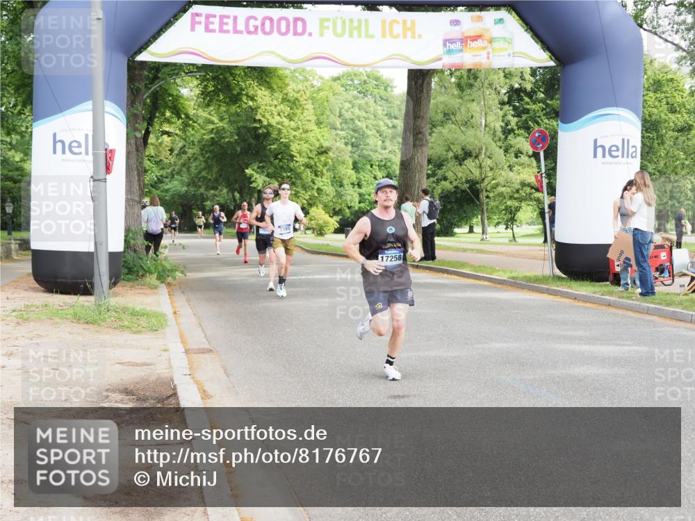 29.06.2025 - hella hamburg halbmarathon MichiJ http://msf.ph/oto/8176767 29.06.2025 10:16:33 Zwischen KM18-KM19 14728, 17258 meine-sportfotos.de