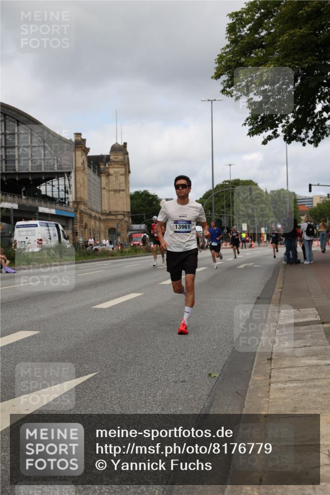 29.06.2025 - hella hamburg halbmarathon Yannick Fuchs http://msf.ph/oto/8176779 29.06.2025 10:27:39 20KM 1990, 4463, 6358, 8062, 11169, 11745, 11877, 12899, 12987, 13199, 13686, 13961, 14028, 14276, 14908, 15054, 16425, 16619, 17151, 18679, 19059 meine-sportfotos.de