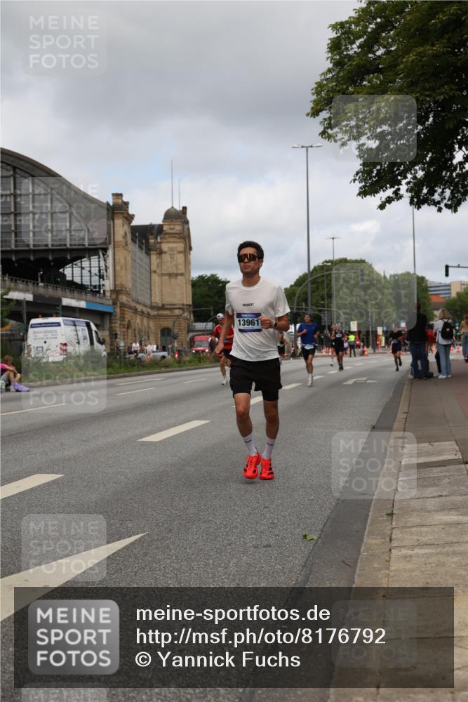 29.06.2025 - hella hamburg halbmarathon Yannick Fuchs http://msf.ph/oto/8176792 29.06.2025 10:27:39 20KM 1990, 4463, 6358, 8062, 11169, 11745, 11877, 12899, 12987, 13199, 13686, 13961, 14028, 14276, 14908, 15054, 16425, 16619, 17151, 18679, 19059 meine-sportfotos.de