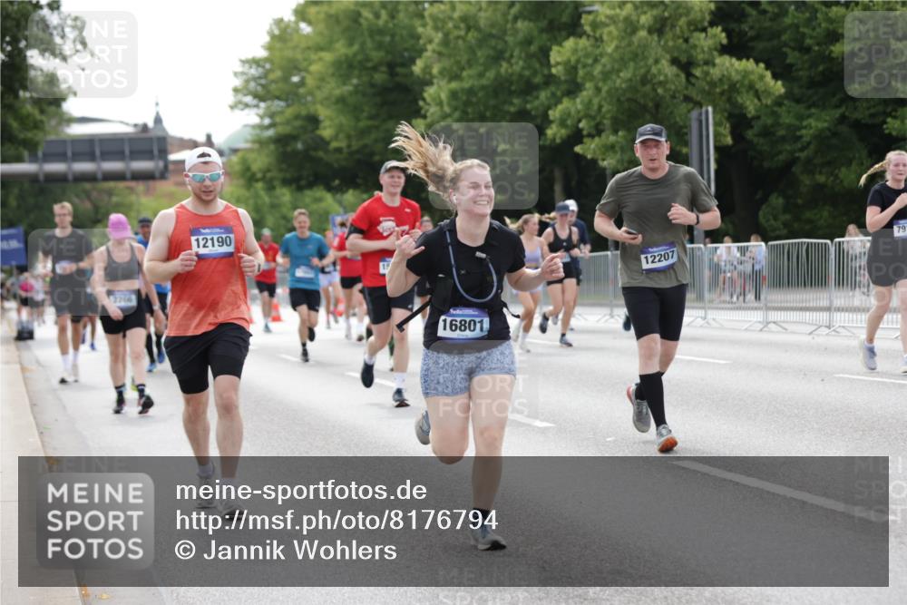 29.06.2025 - hella hamburg halbmarathon Jannik Wohlers http://msf.ph/oto/8176794 29.06.2025 10:22:29 Lombardsbrücke 1029, 1853, 2766, 3003, 3029, 3034, 3600, 5223, 5629, 6784, 6785, 7266, 7891, 7925, 9133, 9913, 10205, 10826, 12190, 13560, 13921, 14525, 14633, 14801, 15469, 15870, 16565, 16566, 16618, 16801, 16863, 17657 meine-sportfotos.de