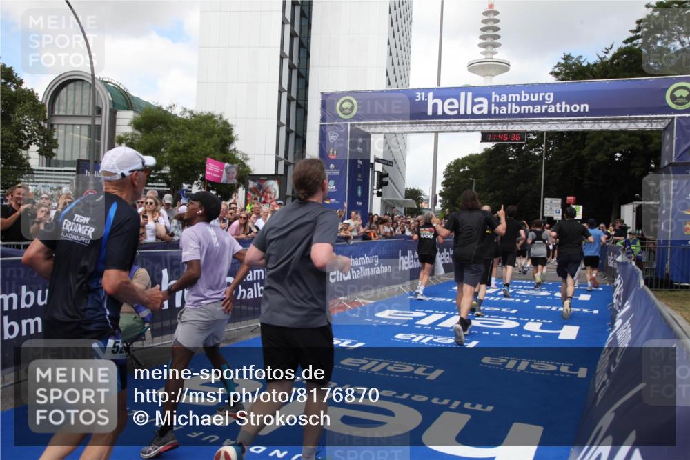 29.06.2025 - hella hamburg halbmarathon Michael Strokosch http://msf.ph/oto/8176870 29.06.2025 11:46:34 Ziel 1478, 1586, 2313, 2792, 4092, 5224, 5240, 5549, 5654, 8065, 8107, 10888, 11923, 12343, 14170, 14181, 14473, 17139, 17170, 17868, 18332, 18588, 18934, 18935, 18946, 19062 meine-sportfotos.de