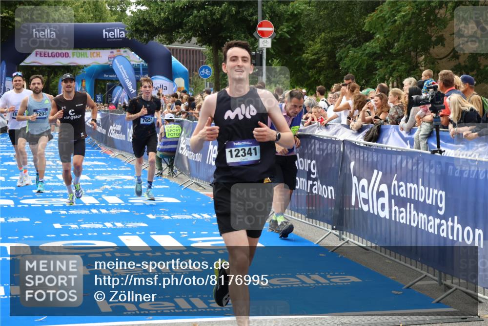 29.06.2025 - hella hamburg halbmarathon Zöllner http://msf.ph/oto/8176995 29.06.2025 10:27:42 Ziel 2203, 5367, 7651, 8731, 10655, 12341, 17354, 18832 meine-sportfotos.de