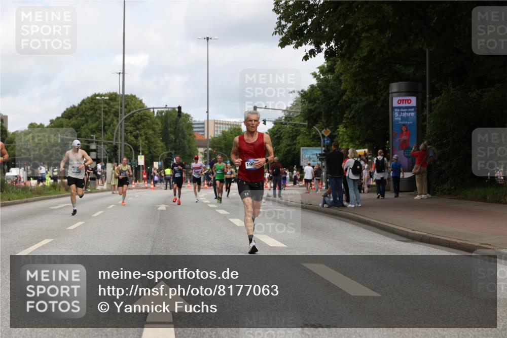 29.06.2025 - hella hamburg halbmarathon Yannick Fuchs http://msf.ph/oto/8177063 29.06.2025 10:27:55 20KM 1910, 2746, 4463, 4679, 4749, 6473, 7723, 10453, 11745, 12290, 12899, 12987, 13686, 14028, 14167, 14276, 14908, 16881, 17056, 17151, 17175, 18679, 18687, 19059 meine-sportfotos.de