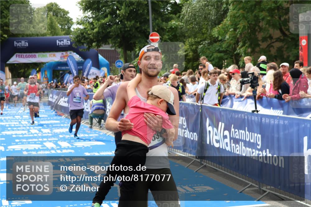 29.06.2025 - hella hamburg halbmarathon Zöllner http://msf.ph/oto/8177077 29.06.2025 10:38:15 Ziel 2849, 5091, 7743, 8002, 14688, 17623, 18584, 18986 meine-sportfotos.de