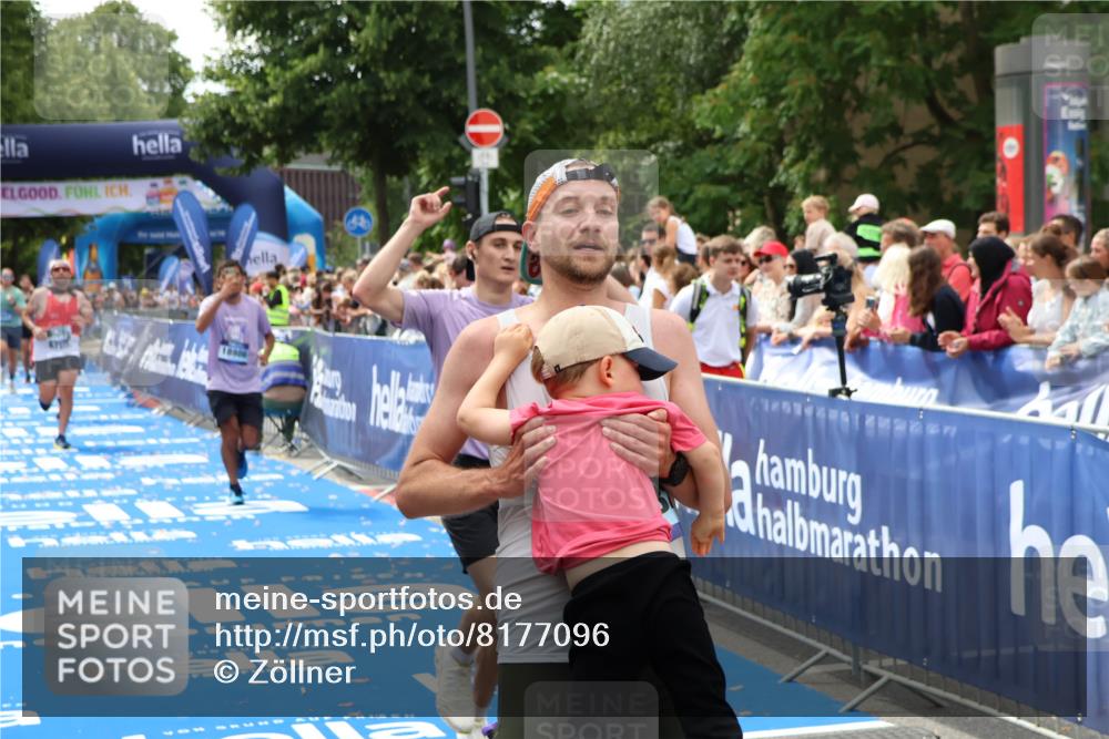 29.06.2025 - hella hamburg halbmarathon Zöllner http://msf.ph/oto/8177096 29.06.2025 10:38:15 Ziel 2849, 5091, 7743, 8002, 14688, 17623, 18584, 18986 meine-sportfotos.de