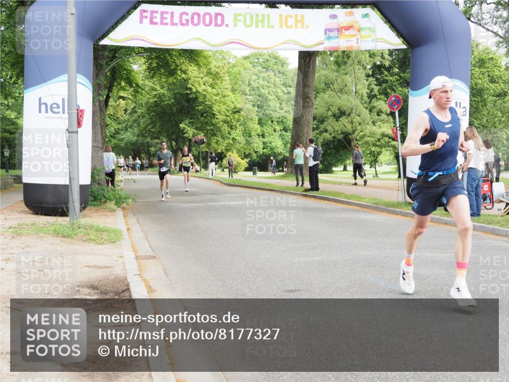 29.06.2025 - hella hamburg halbmarathon MichiJ http://msf.ph/oto/8177327 29.06.2025 10:16:41 Zwischen KM18-KM19 7380, 12992, 13779, 15671, 17040 meine-sportfotos.de