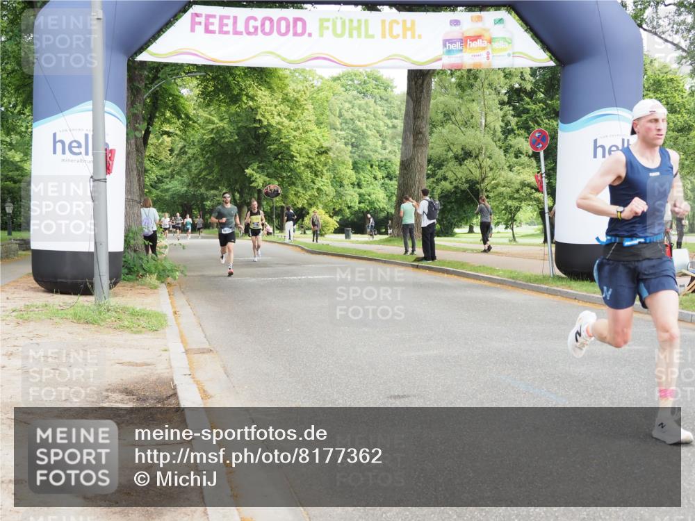 29.06.2025 - hella hamburg halbmarathon MichiJ http://msf.ph/oto/8177362 29.06.2025 10:16:41 Zwischen KM18-KM19 7380, 12992, 13779, 15671, 17040 meine-sportfotos.de