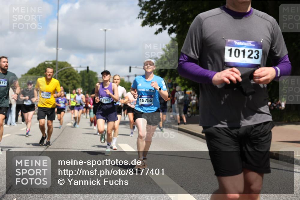 29.06.2025 - hella hamburg halbmarathon Yannick Fuchs http://msf.ph/oto/8177401 29.06.2025 11:38:31 20KM 1008, 1010, 1578, 1879, 2069, 2113, 2552, 3242, 3293, 4412, 4483, 4627, 4700, 4972, 5001, 5240, 5300, 5355, 5370, 5875, 6200, 6259, 6917, 7205, 7206, 7350, 7566, 7777, 7844, 8615, 10001, 10123, 10322, 10617, 10940, 11244, 11801, 11831, 11982, 12254, 12444, 12903, 12904, 12969, 13442, 13902, 14130, 14163, 14405, 14776, 14856, 15380, 15588, 15715, 15732, 15755, 15762, 15852, 15953, 16360, 16545, 16955, 17116, 17355, 17547, 17936, 17943, 18353, 18950 meine-sportfotos.de