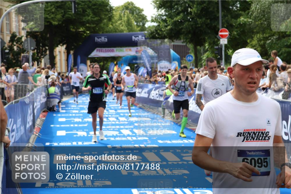 29.06.2025 - hella hamburg halbmarathon Zöllner http://msf.ph/oto/8177488 29.06.2025 10:38:28 Ziel 1042, 1710, 2745, 3014, 3431, 3790, 7110, 8571, 14992, 16075, 16280, 18357, 18761 meine-sportfotos.de