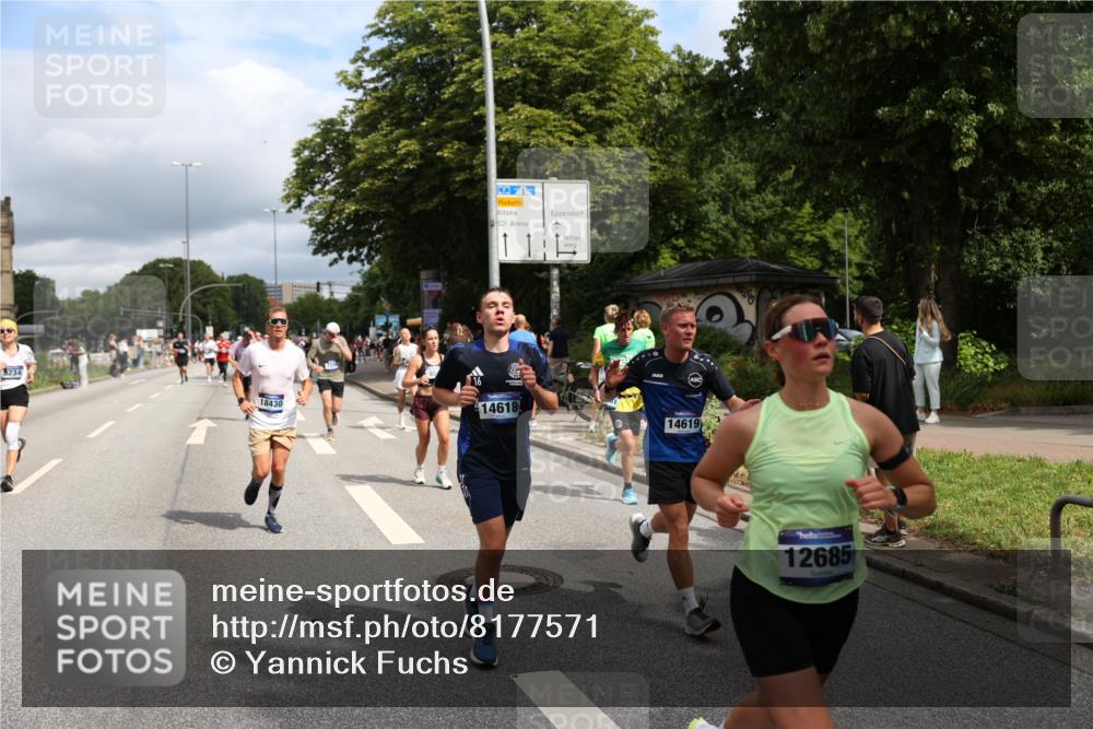 29.06.2025 - hella hamburg halbmarathon Yannick Fuchs http://msf.ph/oto/8177571 29.06.2025 10:42:12 20KM 1320, 2213, 2284, 2340, 2708, 2953, 3747, 4324, 4528, 4601, 5024, 5362, 5528, 5915, 6009, 6836, 7599, 8234, 8927, 9262, 9538, 9544, 9626, 11211, 11961, 12549, 12685, 13007, 13948, 14383, 14618, 14619, 14797, 15309, 15333, 15478, 15479, 15735, 15808, 16149, 16205, 17905, 18206, 18430, 18476, 18758, 18790, 18836, 18922, 18963, 18974, 19181 meine-sportfotos.de