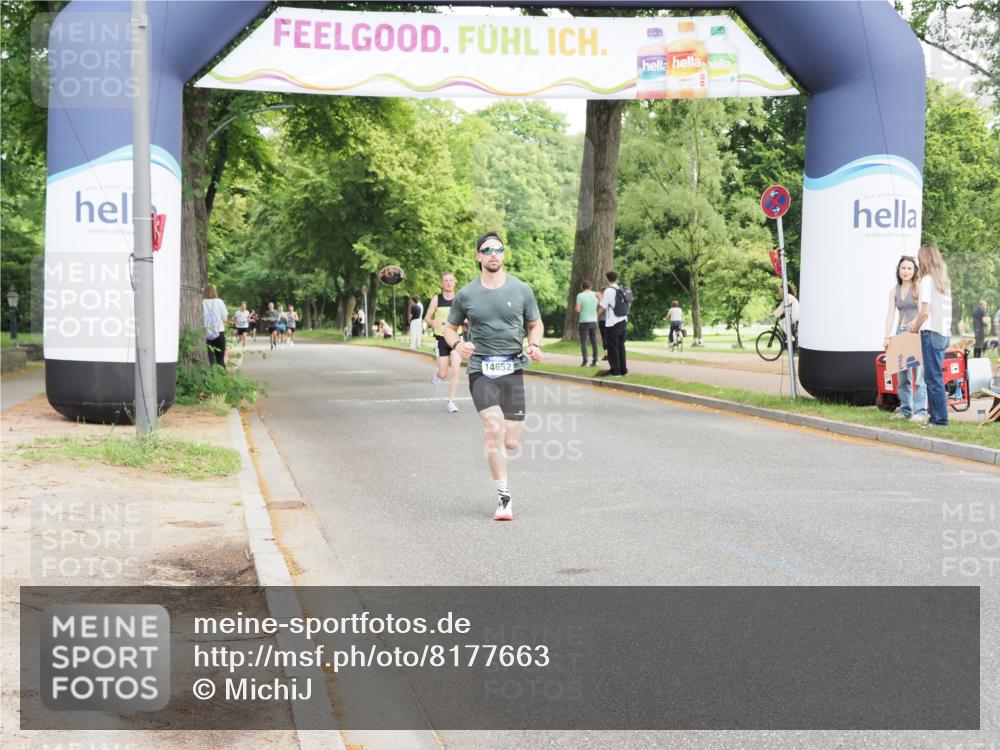 29.06.2025 - hella hamburg halbmarathon MichiJ http://msf.ph/oto/8177663 29.06.2025 10:16:44 Zwischen KM18-KM19 12992, 13779, 15671, 17040 meine-sportfotos.de