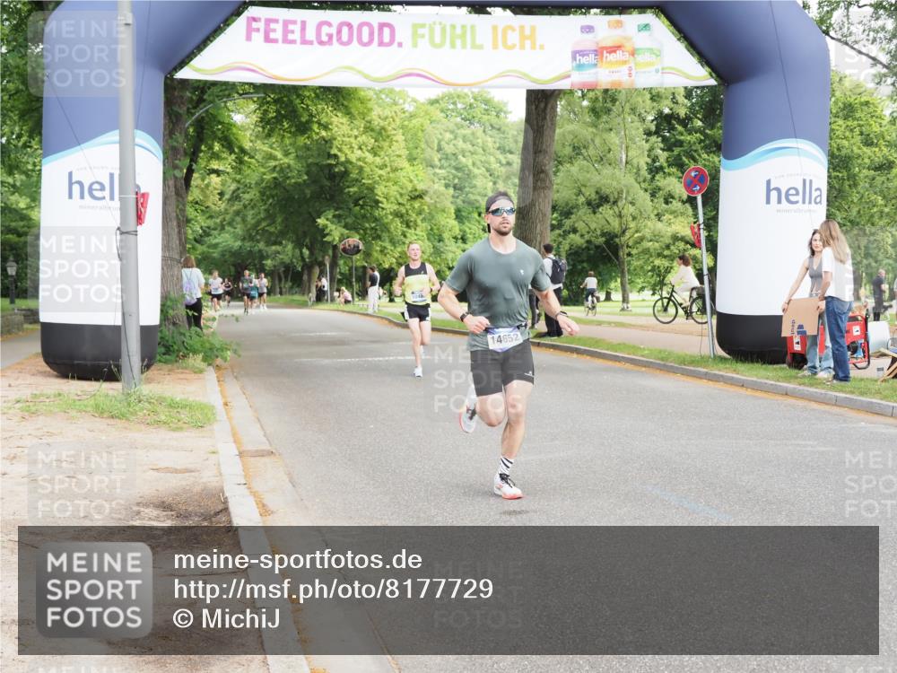 29.06.2025 - hella hamburg halbmarathon MichiJ http://msf.ph/oto/8177729 29.06.2025 10:16:45 Zwischen KM18-KM19 10485, 12992, 13779, 15671 meine-sportfotos.de