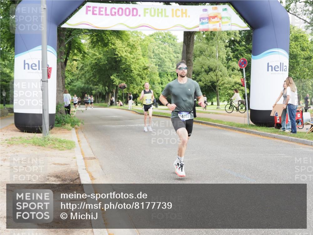 29.06.2025 - hella hamburg halbmarathon MichiJ http://msf.ph/oto/8177739 29.06.2025 10:16:45 Zwischen KM18-KM19 10485, 12992, 13779, 15671 meine-sportfotos.de