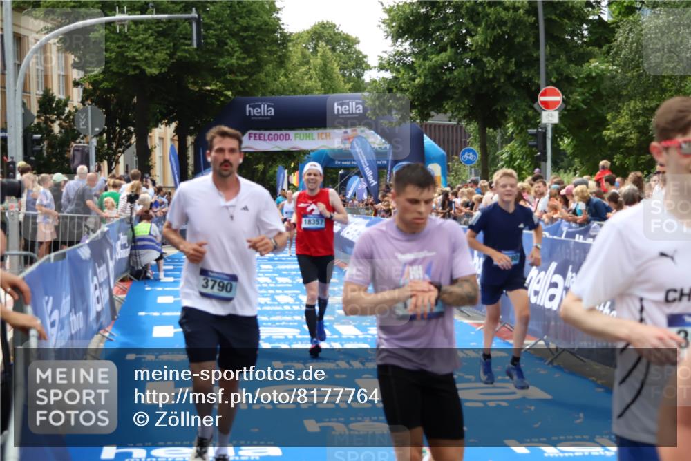 29.06.2025 - hella hamburg halbmarathon Zöllner http://msf.ph/oto/8177764 29.06.2025 10:38:35 Ziel 1710, 3790, 8571, 11379, 14905, 16280, 17154, 18357 meine-sportfotos.de