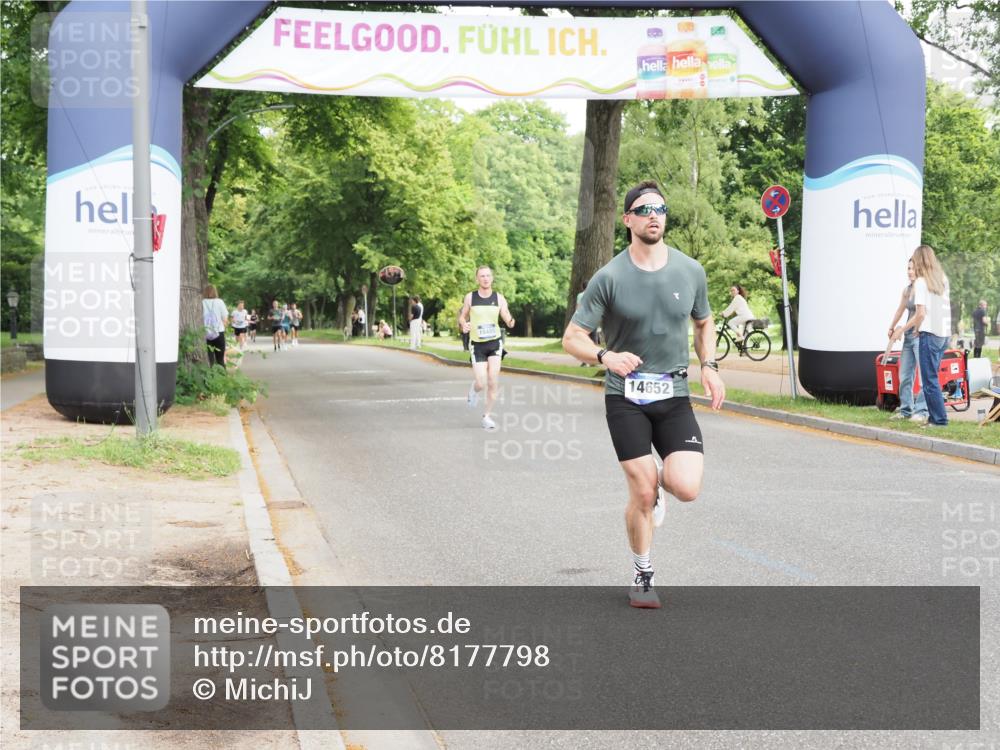 29.06.2025 - hella hamburg halbmarathon MichiJ http://msf.ph/oto/8177798 29.06.2025 10:16:45 Zwischen KM18-KM19 10485, 12992, 13779, 15671 meine-sportfotos.de