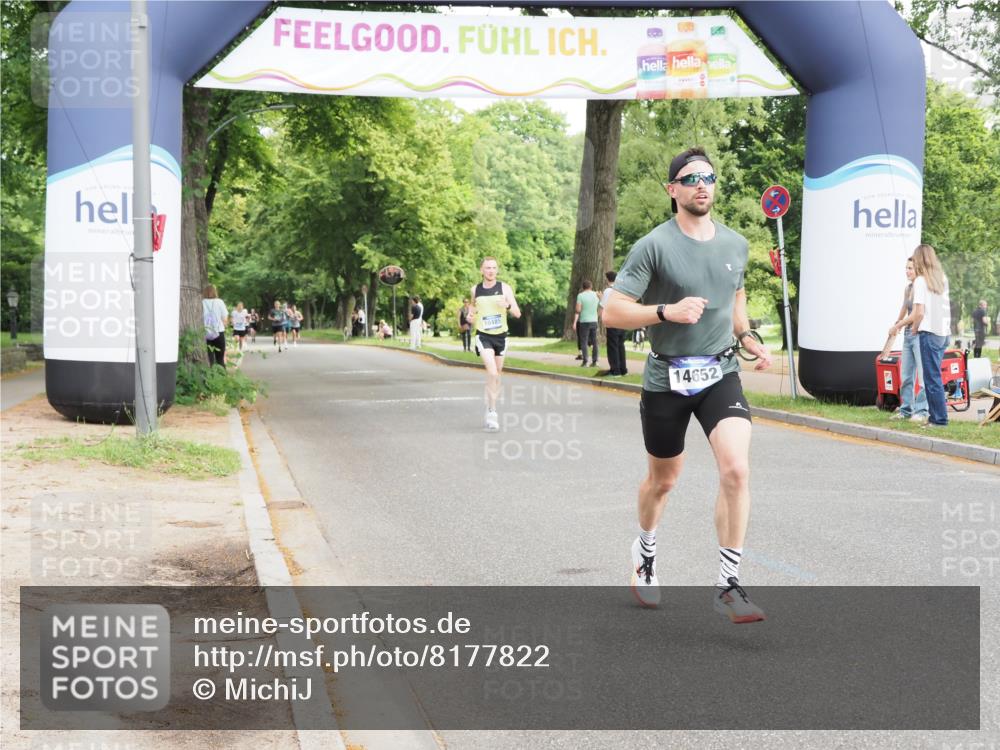 29.06.2025 - hella hamburg halbmarathon MichiJ http://msf.ph/oto/8177822 29.06.2025 10:16:45 Zwischen KM18-KM19 10485, 12992, 13779, 15671 meine-sportfotos.de