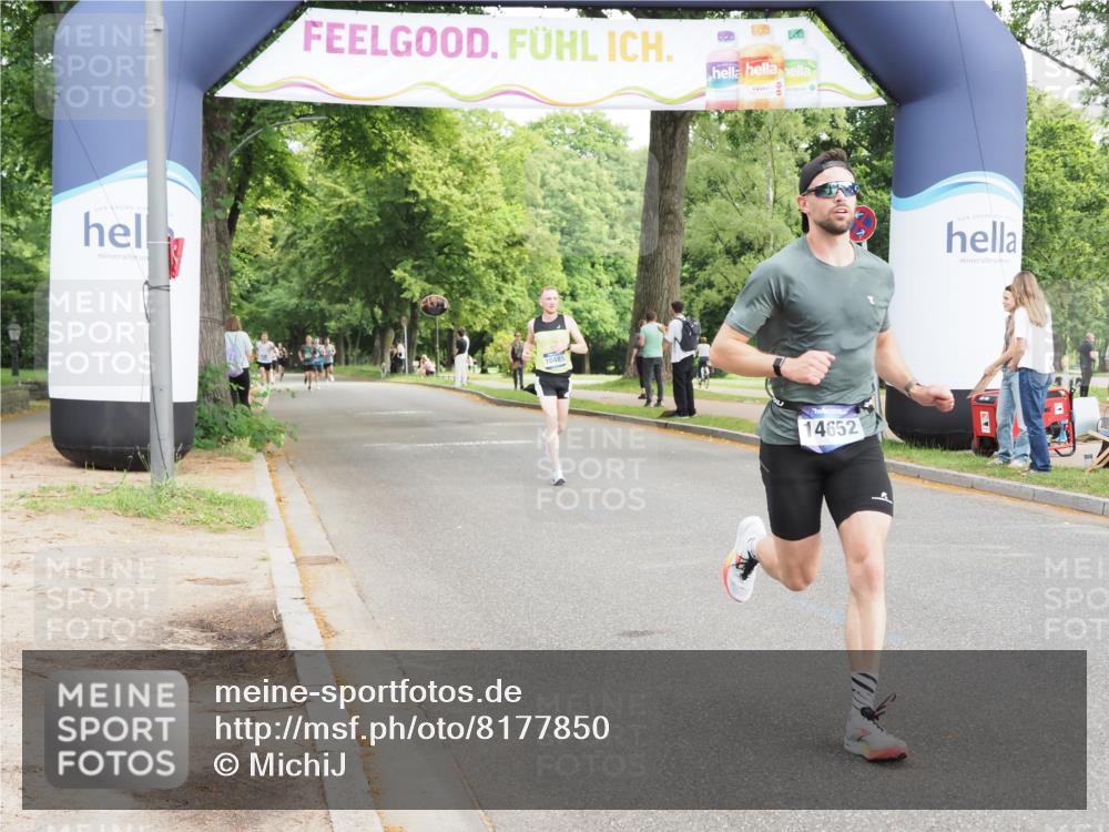 29.06.2025 - hella hamburg halbmarathon MichiJ http://msf.ph/oto/8177850 29.06.2025 10:16:45 Zwischen KM18-KM19 10485, 12992, 13779, 15671 meine-sportfotos.de