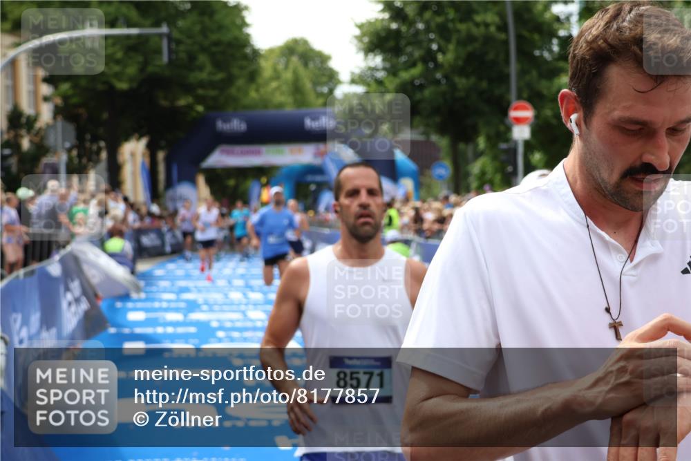 29.06.2025 - hella hamburg halbmarathon Zöllner http://msf.ph/oto/8177857 29.06.2025 10:38:37 Ziel 8571, 11379, 14905, 17154, 18357 meine-sportfotos.de