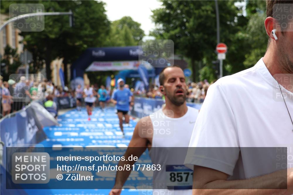 29.06.2025 - hella hamburg halbmarathon Zöllner http://msf.ph/oto/8177863 29.06.2025 10:38:38 Ziel 9403, 11379, 14905, 17154 meine-sportfotos.de