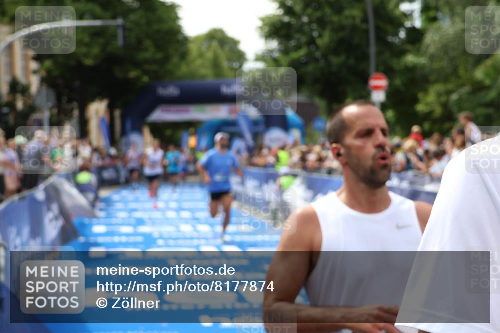 29.06.2025 - hella hamburg halbmarathon Zöllner http://msf.ph/oto/8177874 29.06.2025 10:38:38 Ziel 9403, 11379, 14905, 17154 meine-sportfotos.de