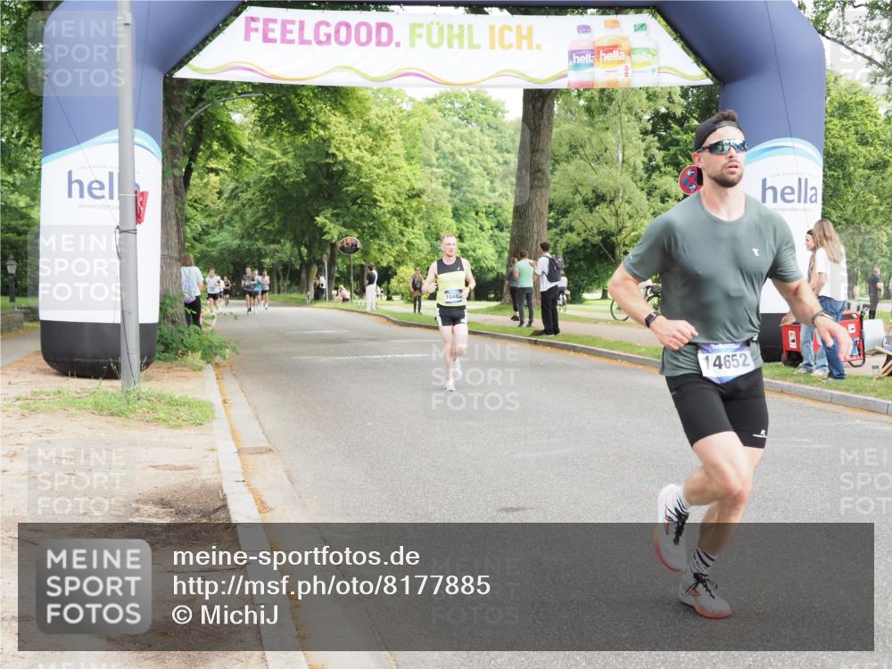 29.06.2025 - hella hamburg halbmarathon MichiJ http://msf.ph/oto/8177885 29.06.2025 10:16:45 Zwischen KM18-KM19 10485, 12992, 13779, 15671 meine-sportfotos.de