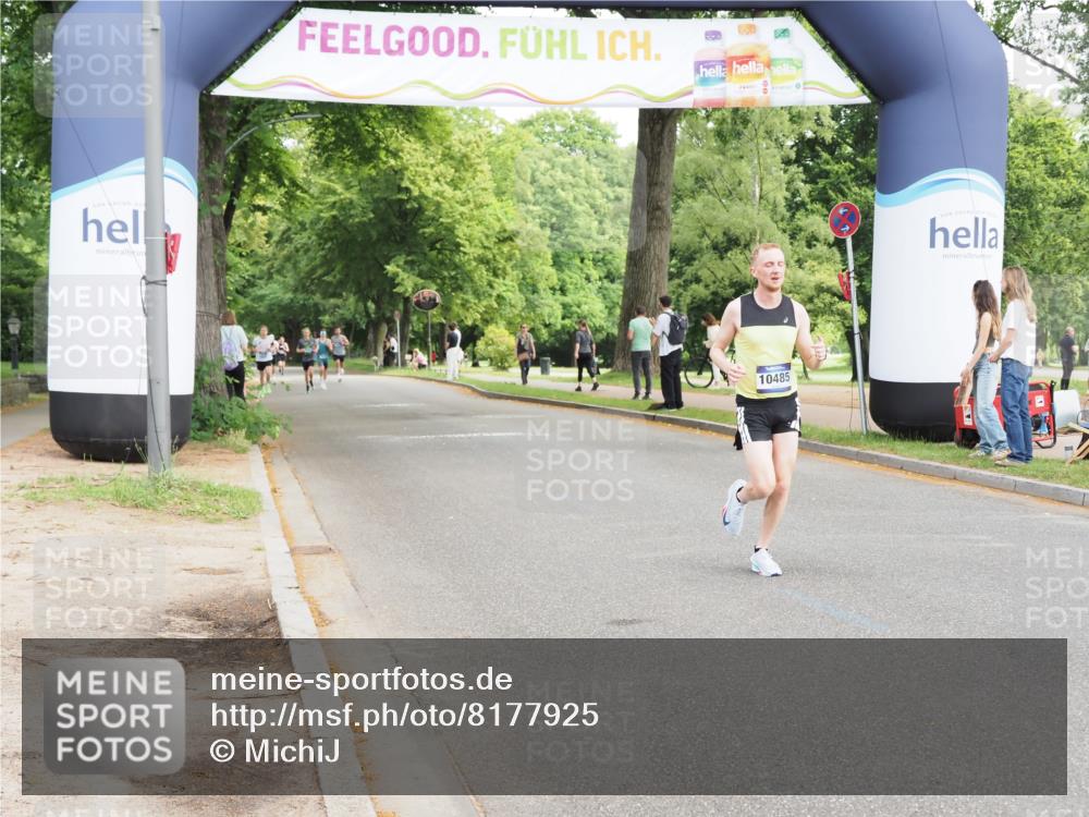29.06.2025 - hella hamburg halbmarathon MichiJ http://msf.ph/oto/8177925 29.06.2025 10:16:47 Zwischen KM18-KM19 10485, 15671 meine-sportfotos.de