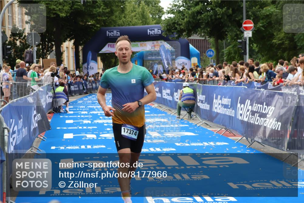 29.06.2025 - hella hamburg halbmarathon Zöllner http://msf.ph/oto/8177966 29.06.2025 10:28:37 Ziel 10222, 17213, 17374 meine-sportfotos.de
