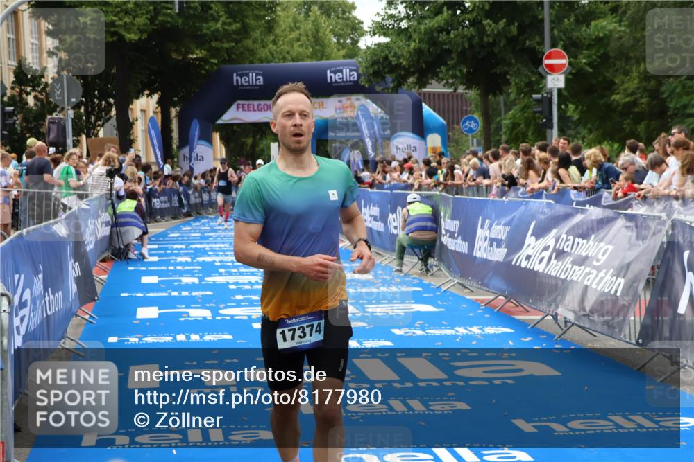 29.06.2025 - hella hamburg halbmarathon Zöllner http://msf.ph/oto/8177980 29.06.2025 10:28:37 Ziel 10222, 17213, 17374 meine-sportfotos.de