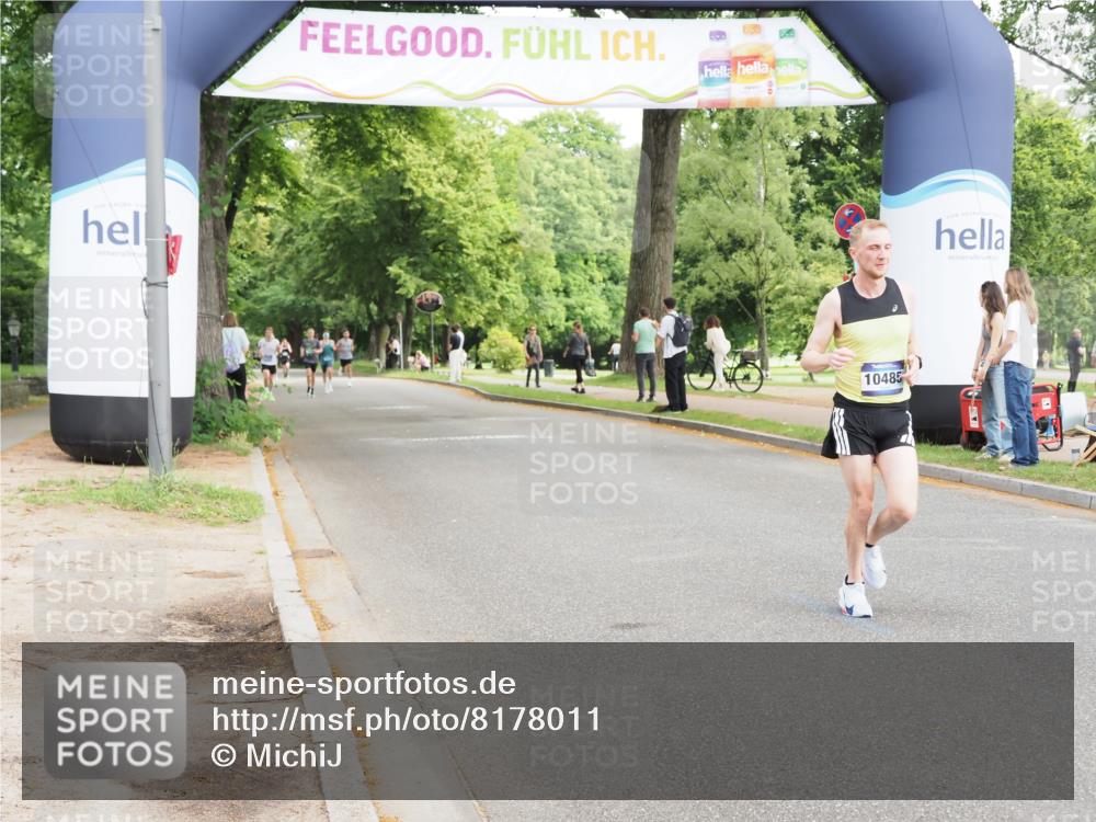 29.06.2025 - hella hamburg halbmarathon MichiJ http://msf.ph/oto/8178011 29.06.2025 10:16:47 Zwischen KM18-KM19 10485, 15671 meine-sportfotos.de