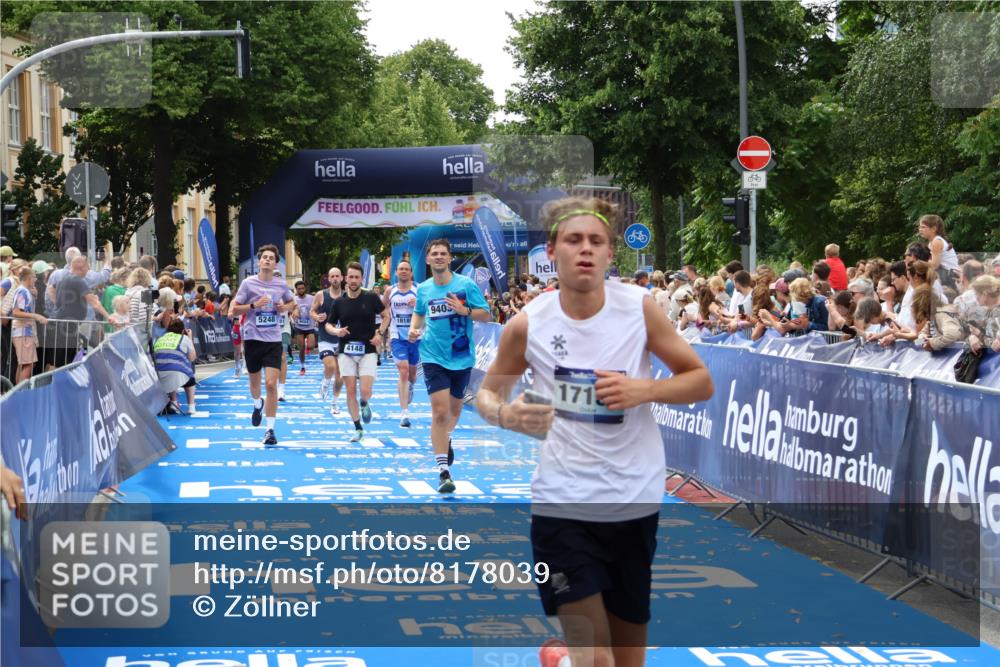29.06.2025 - hella hamburg halbmarathon Zöllner http://msf.ph/oto/8178039 29.06.2025 10:38:44 Ziel 4148, 5248, 6684, 8450, 9403, 11281, 11282, 12772, 17154, 18188, 19004 meine-sportfotos.de