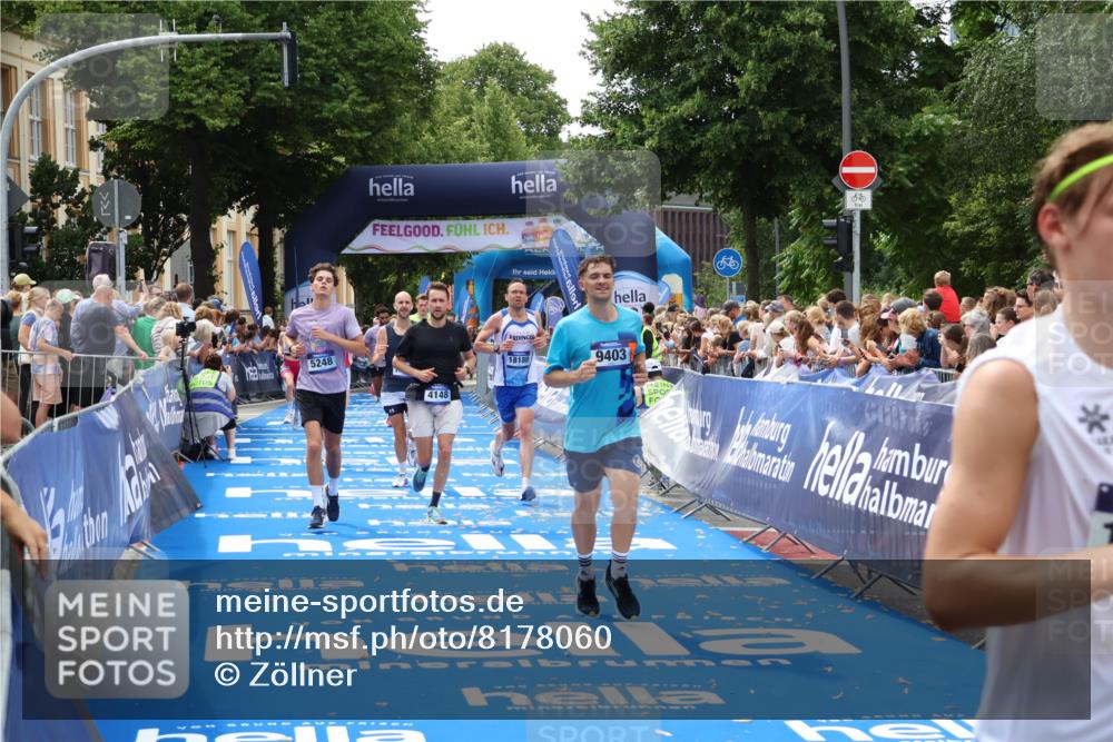 29.06.2025 - hella hamburg halbmarathon Zöllner http://msf.ph/oto/8178060 29.06.2025 10:38:45 Ziel 2296, 2719, 4148, 5248, 6684, 8450, 9403, 11281, 11282, 12772, 13800, 15372, 18188, 19004 meine-sportfotos.de