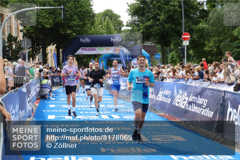 29.06.2025 - hella hamburg halbmarathon Zöllner http://msf.ph/oto/8178065 29.06.2025 10:38:46 Ziel 2296, 2719, 4148, 5248, 6684, 8450, 9264, 9403, 10218, 11055, 11281, 11282, 12772, 13800, 15372, 18188, 19004 meine-sportfotos.de