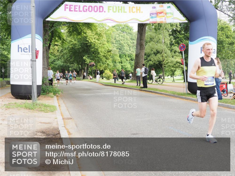 29.06.2025 - hella hamburg halbmarathon MichiJ http://msf.ph/oto/8178085 29.06.2025 10:16:48 Zwischen KM18-KM19 10485, 15671 meine-sportfotos.de