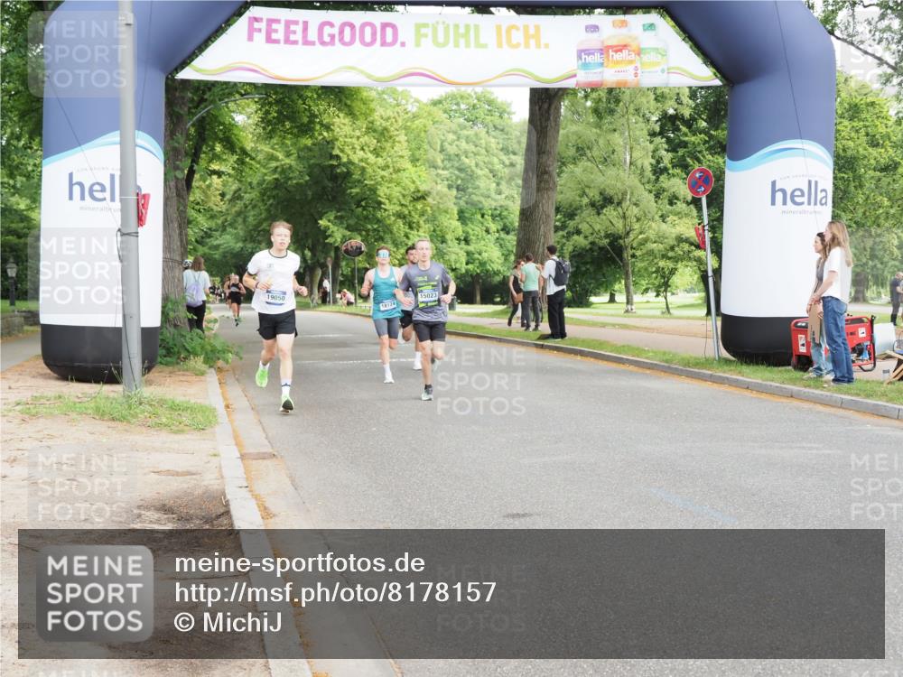 29.06.2025 - hella hamburg halbmarathon MichiJ http://msf.ph/oto/8178157 29.06.2025 10:16:55 Zwischen KM18-KM19  meine-sportfotos.de
