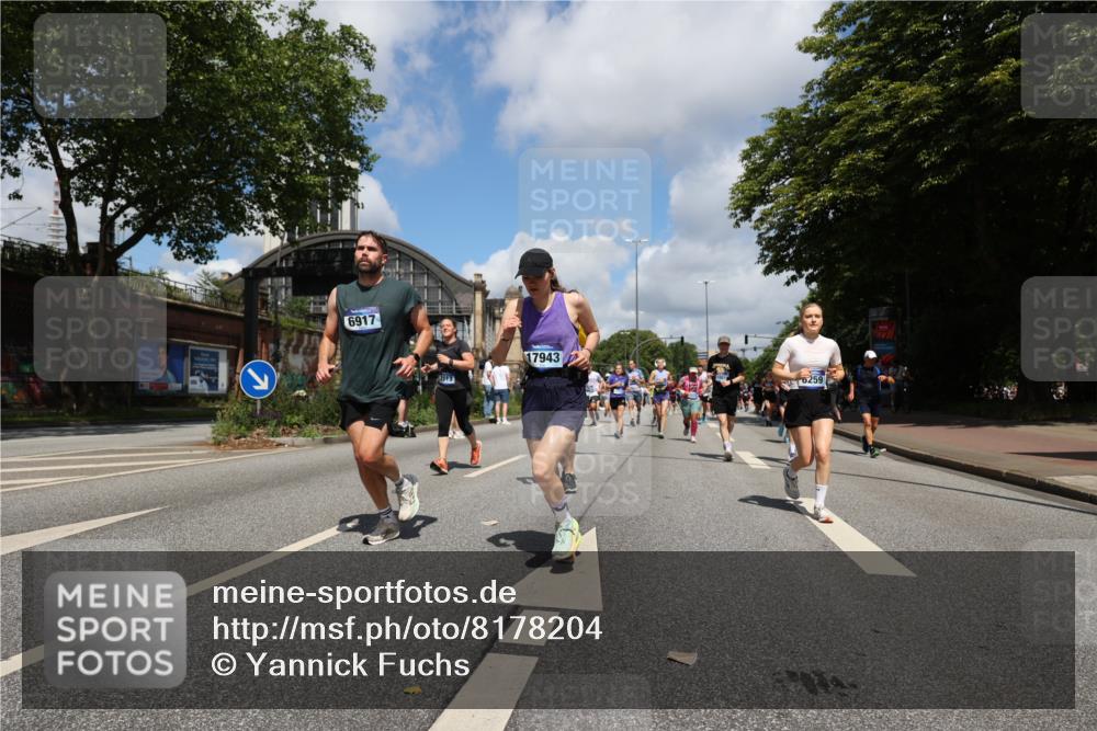29.06.2025 - hella hamburg halbmarathon Yannick Fuchs http://msf.ph/oto/8178204 29.06.2025 11:38:33 20KM 1008, 1010, 1578, 1879, 2069, 2113, 2313, 2552, 3242, 3293, 4412, 4483, 4627, 4972, 5001, 5240, 5300, 5355, 5370, 5875, 6200, 6259, 6917, 7205, 7206, 7350, 7566, 7777, 7844, 8615, 10001, 10123, 10617, 10940, 11244, 11801, 11831, 11982, 12254, 12903, 12904, 12969, 13442, 13861, 13902, 14130, 14163, 14405, 14776, 14856, 15380, 15588, 15715, 15755, 15762, 15852, 15933, 15953, 16360, 16545, 16955, 17116, 17355, 17547, 17936, 17943, 18353, 18950 meine-sportfotos.de