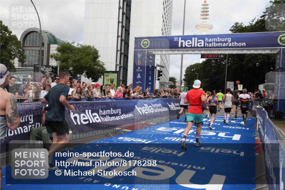 29.06.2025 - hella hamburg halbmarathon Michael Strokosch http://msf.ph/oto/8178298 29.06.2025 10:38:53 Ziel 2296, 2719, 3783, 6684, 9264, 9540, 10218, 11055, 11282, 13755, 13800, 14093, 15257, 15372, 17722 meine-sportfotos.de