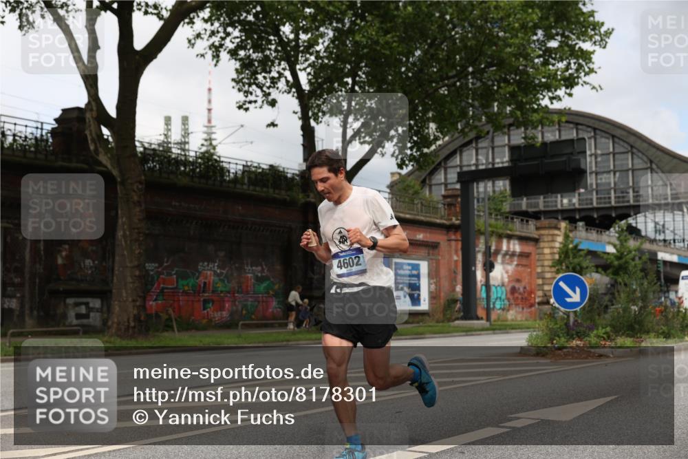 29.06.2025 - hella hamburg halbmarathon Yannick Fuchs http://msf.ph/oto/8178301 29.06.2025 10:28:18 20KM 1053, 1910, 1959, 2746, 2836, 4246, 4602, 5193, 6473, 7723, 8956, 14289, 14466, 14784, 14975, 15268, 15326, 15887, 16755, 16881, 16931, 17175, 17802, 18455, 18687, 18731, 18854 meine-sportfotos.de