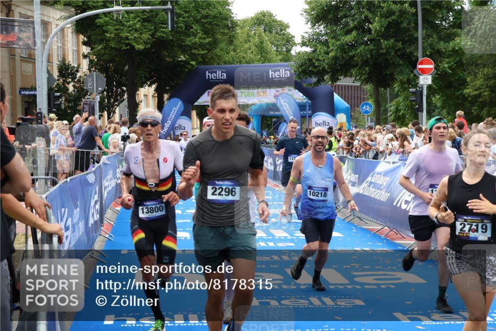 29.06.2025 - hella hamburg halbmarathon Zöllner http://msf.ph/oto/8178315 29.06.2025 10:38:53 Ziel 2296, 2719, 2980, 3783, 8958, 9264, 9540, 10218, 11055, 13755, 13800, 14093, 15257, 15372, 17722 meine-sportfotos.de
