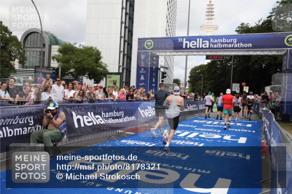 29.06.2025 - hella hamburg halbmarathon Michael Strokosch http://msf.ph/oto/8178321 29.06.2025 10:38:54 Ziel 2296, 2719, 2980, 3783, 8958, 9264, 9540, 10218, 11055, 13755, 13800, 14093, 15257, 15372, 17722 meine-sportfotos.de